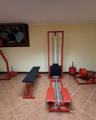 Lat machine con pulley e pacco pesi