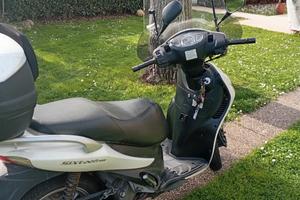 Scooter SUZUKI SIXTEEN 125