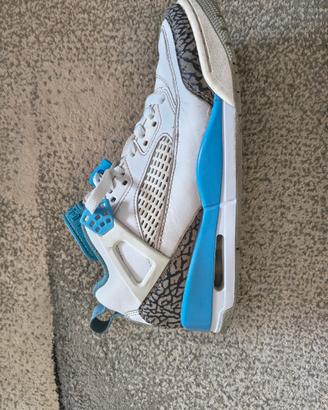 Jordan spizike Low bianche e azzurre