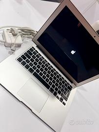 APPLE MacBook Air 13,3” i7 2,2 8Gb 256Gb Monterey