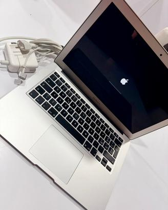 APPLE MacBook Air 13,3” i7 2,2 8Gb 256Gb Monterey