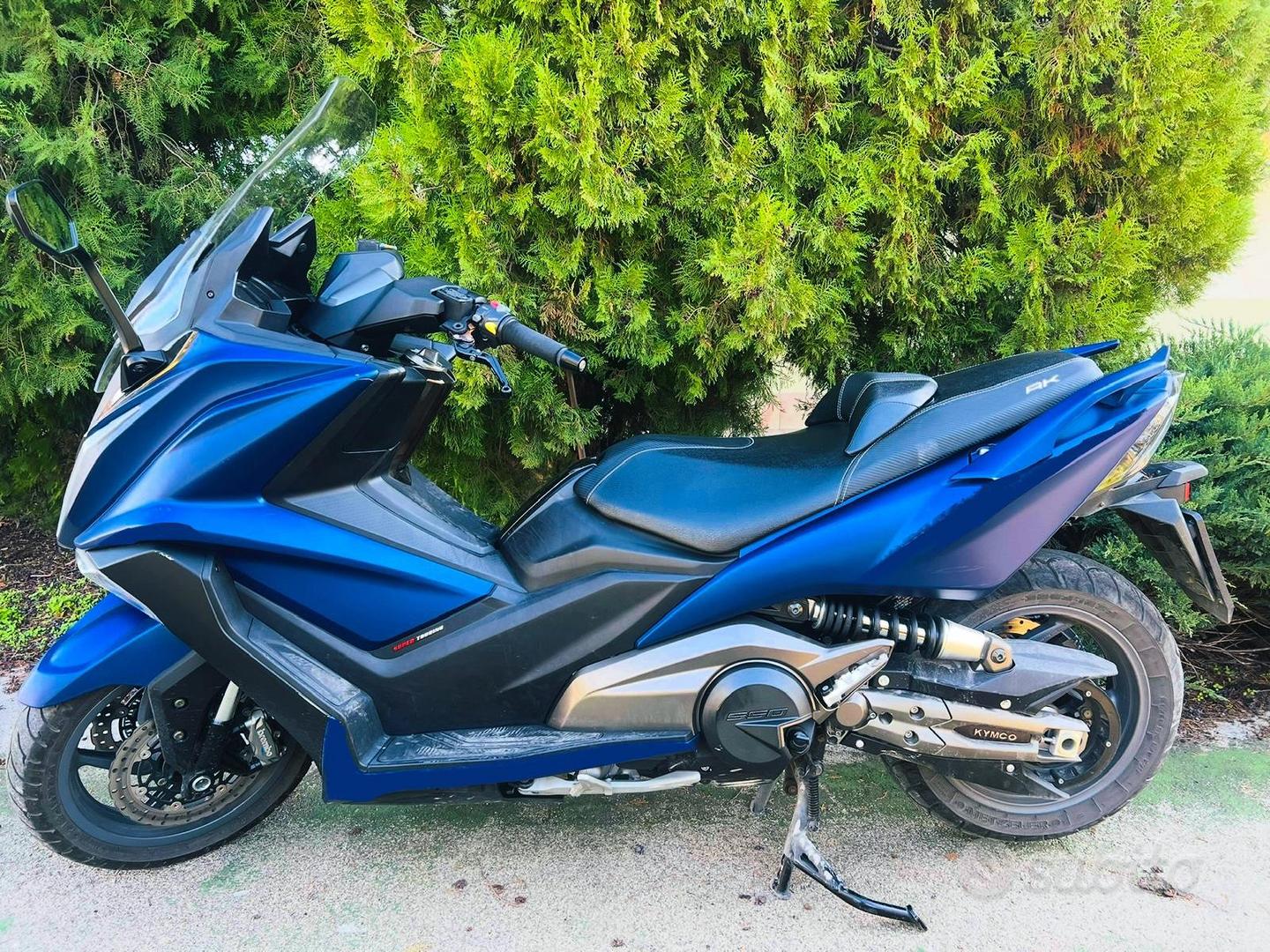 Maxi Scooter Ak 550 Blu Maxi Scooter Kymco Kymco Ak 550 O Yamaha