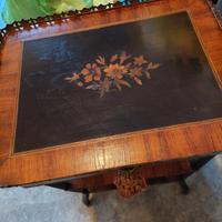 Antico tavolino Napoleone III a tre ripiani