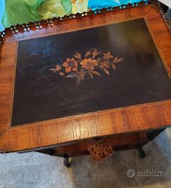 Antico tavolino Napoleone III a tre ripiani