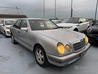 MERCEDES-BENZ E 300 TD Avantgarde