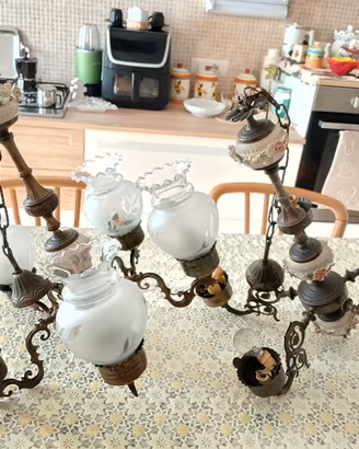 lampadario in stile Capodimonte vintage 