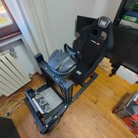 Postazione di guida+Volante Thrustmaster