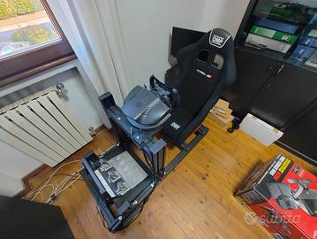Postazione di guida+Volante Thrustmaster