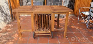 Tavolo richiedibile in legno