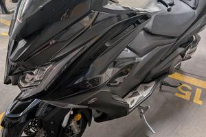 Kymco ak 550