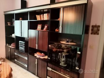 sala completa con tavolo