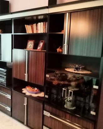 sala completa con tavolo