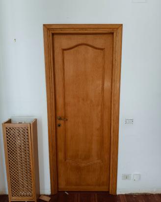Porta battente in legno