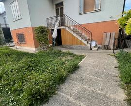 Casa singola su due piani con giardino di 300 mq