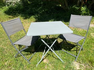 Tavolino e sedie da giardino pieghevoli
