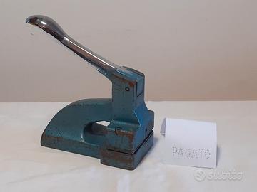 Timbro perforatore "pagato" da banca
