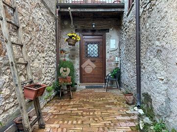 TRIFAMILIARE A ARTENA