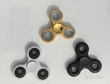 FIDGET SPINNERS ⚪️⚫️🥇