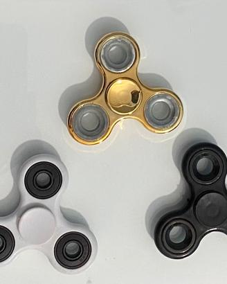 FIDGET SPINNERS ⚪️⚫️🥇