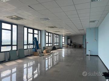 Immobile di 250 m² a Bologna