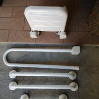 MANIGLIONI E SEGGIOLINO DOCCIA