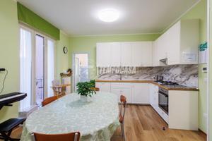 Ampio quadrilocale ristrutturato in zona servitiss