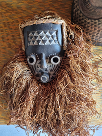 Antica maschera tribale africana