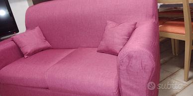 Divanetto due posti come nuovo color magenta