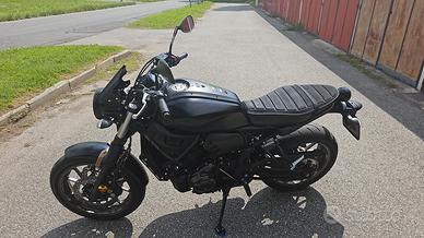Yamaha XSR 700 total black