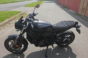 Yamaha XSR 700 total black