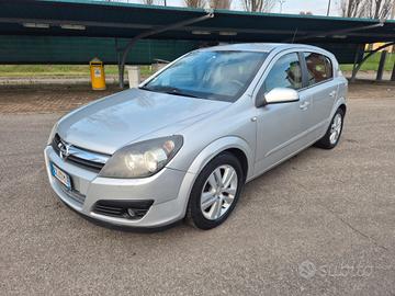 Opel Astra 1.6 16V Twinport 5 porte Cosmo