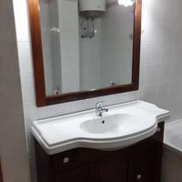 Mobile bagno con specchiera e lavabo