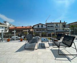 Jesolo-piazza Milano-4posti-ampia terrazza-spiaggi