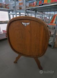 due poltroncine in legno, a forma di botte 