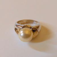 Anello in argento perla e oro 
