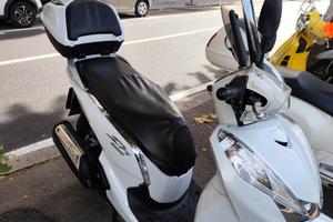 trattasi di Honda SH 300i