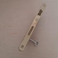 Serratura da infilare per porta in legno 
