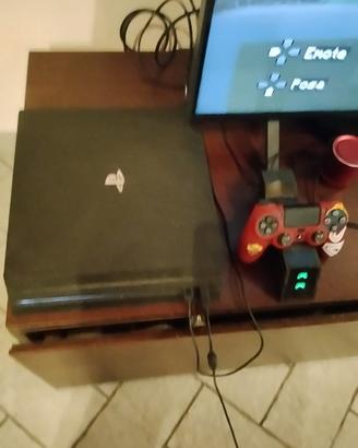 Sony Ps pro con due controller