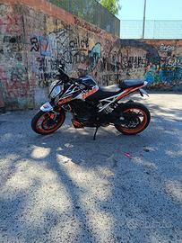 Duke 125 