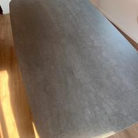 Tavolo grigio in vetroceramica nuovo