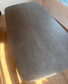Tavolo grigio in vetroceramica nuovo