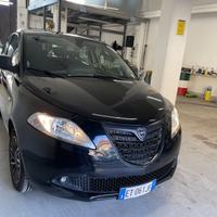 Lancia Ypsilon 1.2 69 CV 5 porte S Momodesign