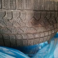 Due 2 Gomme da neve x Ford Kuga e altre 235/55/17