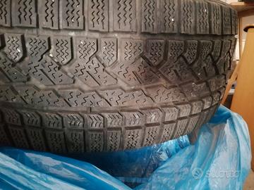Due 2 Gomme da neve x Ford Kuga e altre 235/55/17