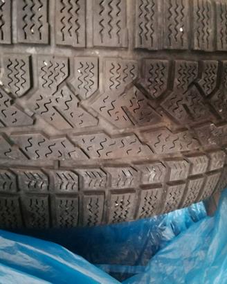Due 2 Gomme da neve x Ford Kuga e altre 235/55/17