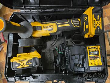 SMERIGLIATRICE  A BATTERIA DEWALT