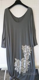 Abito taglia unica morbido con ricamo applicato 