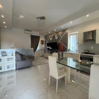 Villa bifamiliare con giardino privato