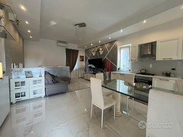 Villa bifamiliare con giardino privato