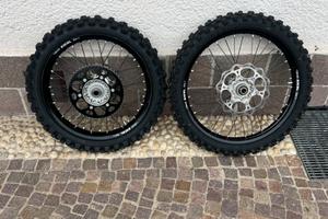 Coppia di cerchi gommati execel takasago ktm